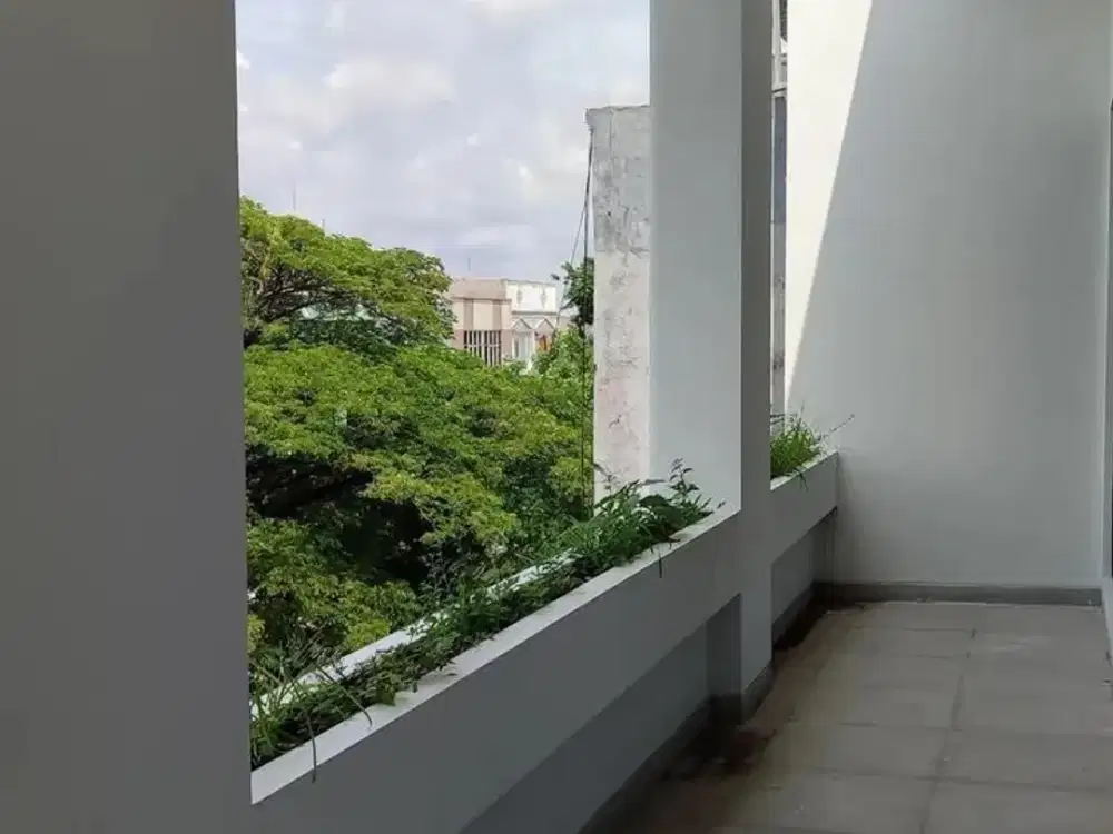 Ruko Jalan Raya Darmo Baru Barat Hadap Barat Daya, Cocok Buat Segala Jenis Usaha. Lokasi Nyaman. Prospek Wilayah Darmo dan Sekitarnya.