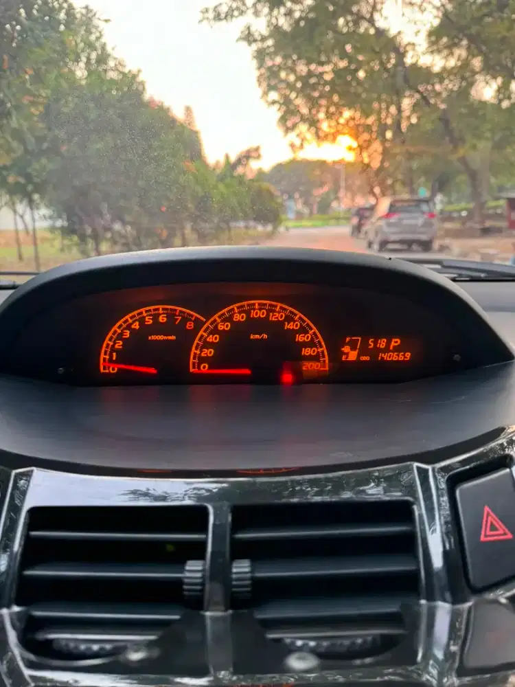 Jual toyota yaris 2011 pajk hidp ss lengkp