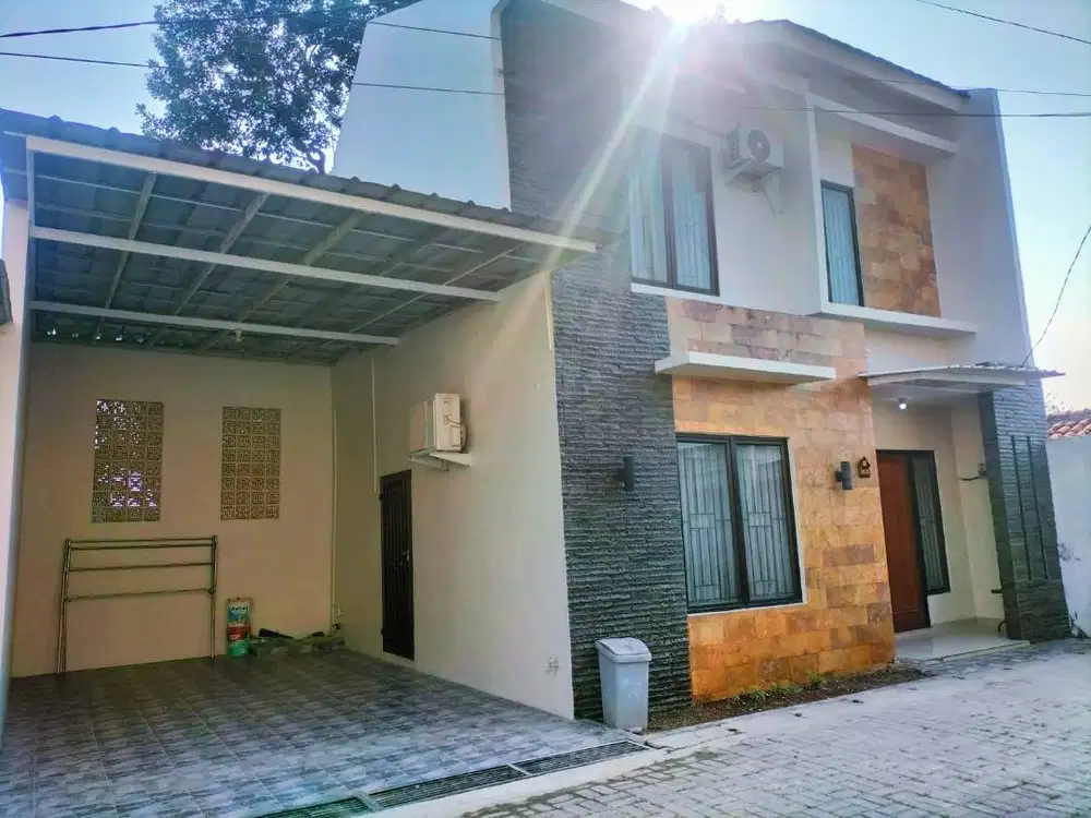 DISEWAKAN RUMAH 2 LANTAI DALAM CLUSTER JL WIBAWA MUKTI JATIASIH
