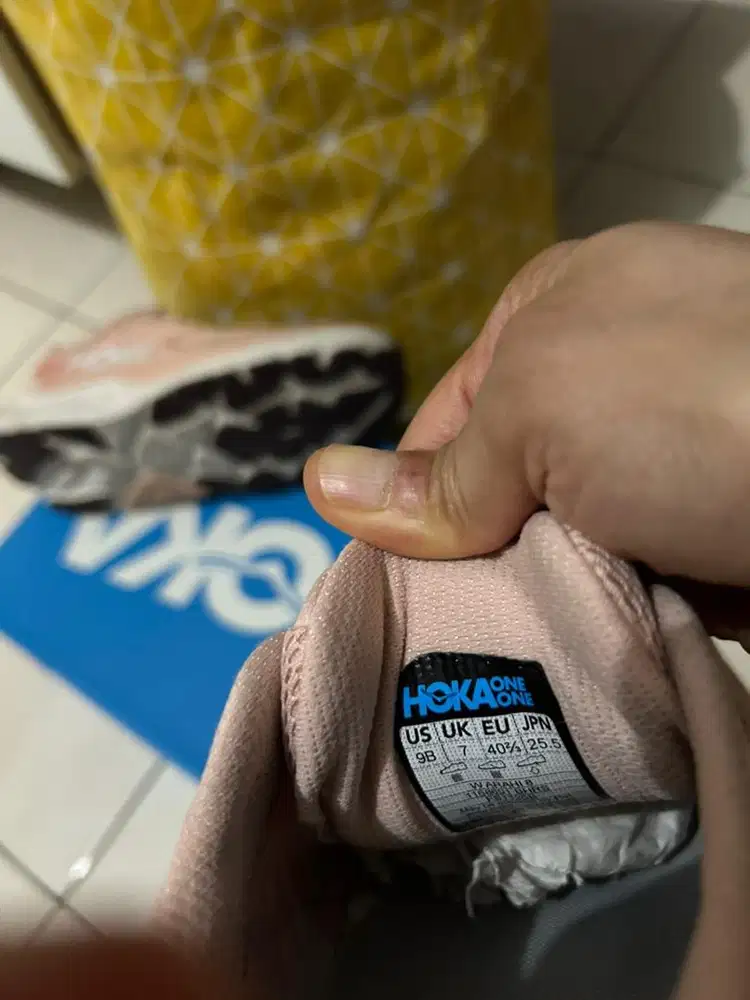 Sepatu Lari Wanita HOKA arahi 8