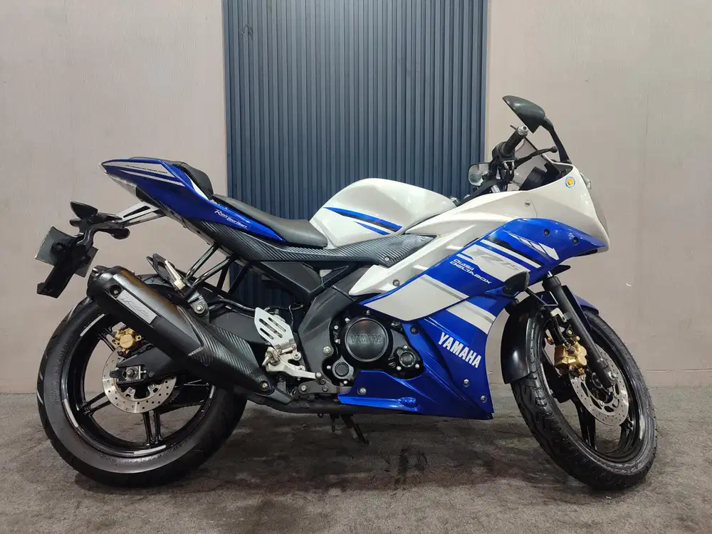 R15 V2 putih 2014 istimewa mulus terawat siap pakai...