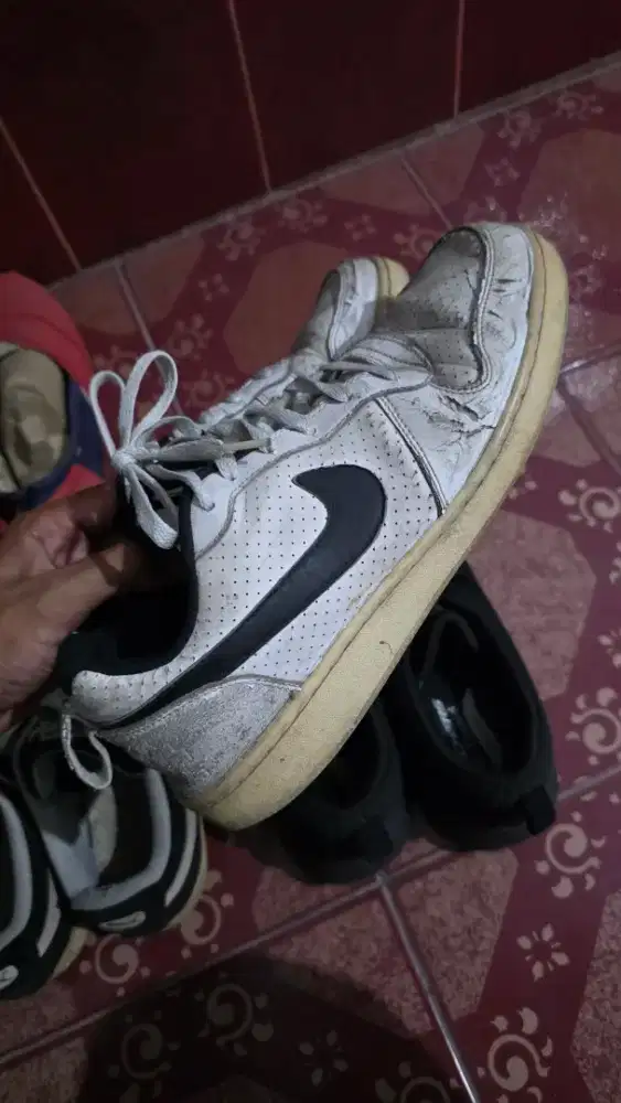 Sepatu Nike court low