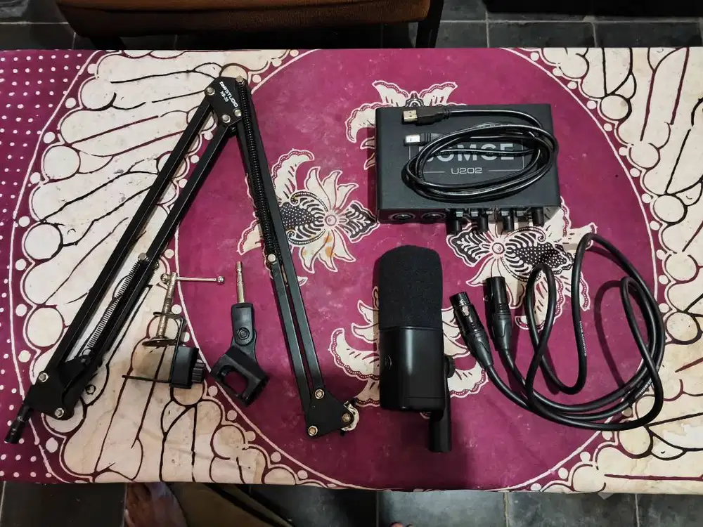 Paket Microphone, Audio Interface, dan Arm Stand (Podcast, Recording)