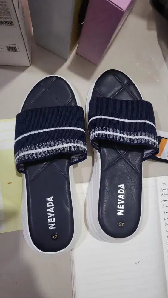 New Sendal Nevada size 37,38