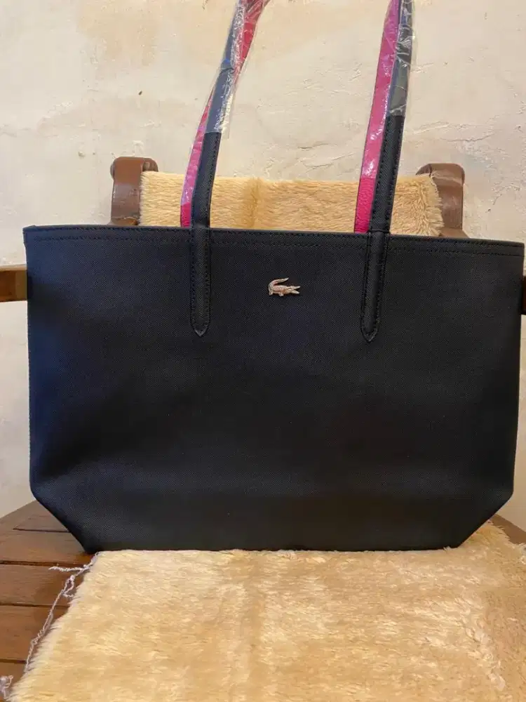Tas Lacoste Hitam