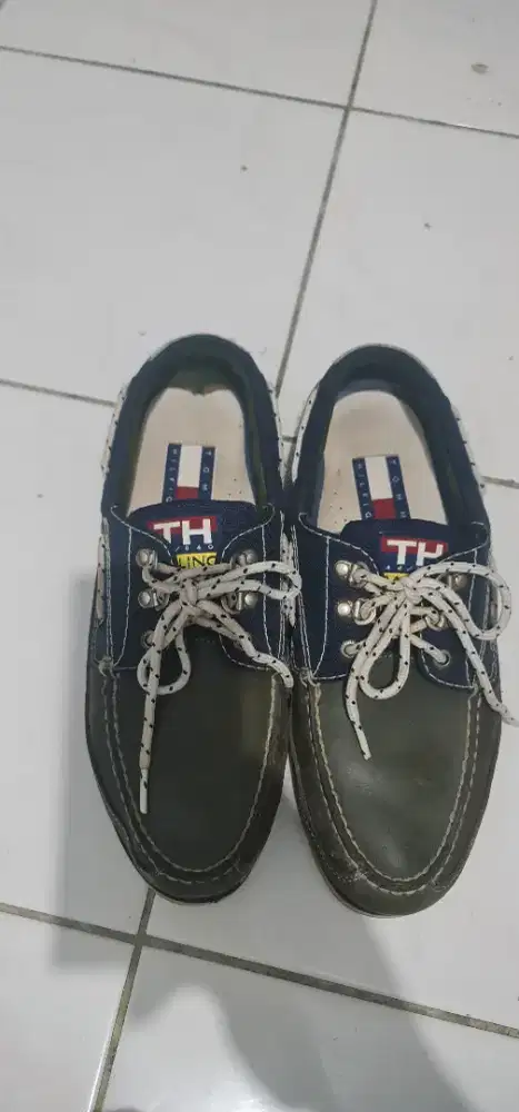 Sepatu Tomy Helfiger