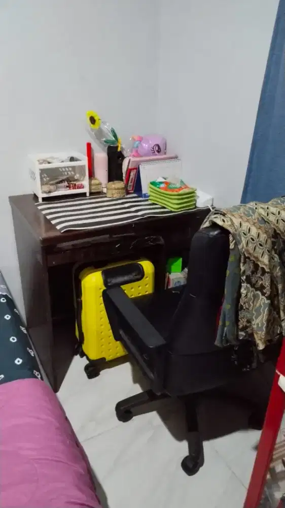 Satu seat meja kursi