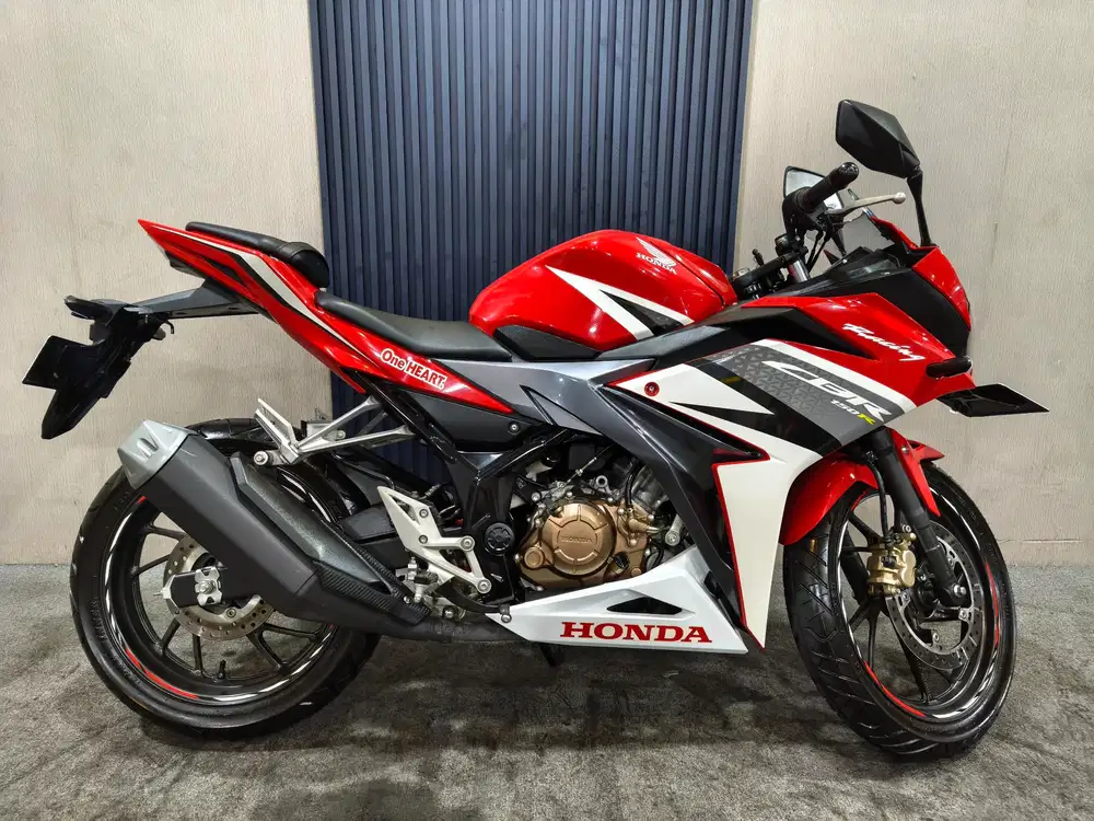 CBR 150R 2017 SE istimewa mulus terawat siap pakai...