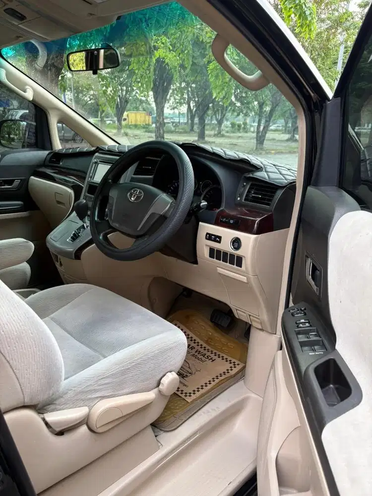 Toyota Alphard X 2.4 AT 2014