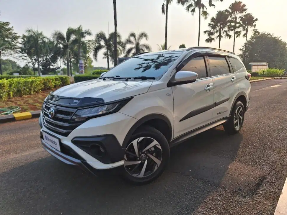 LOW DP Toyota Rush 1.5 TRD Sportivo Bensin-AT 2018 7UC