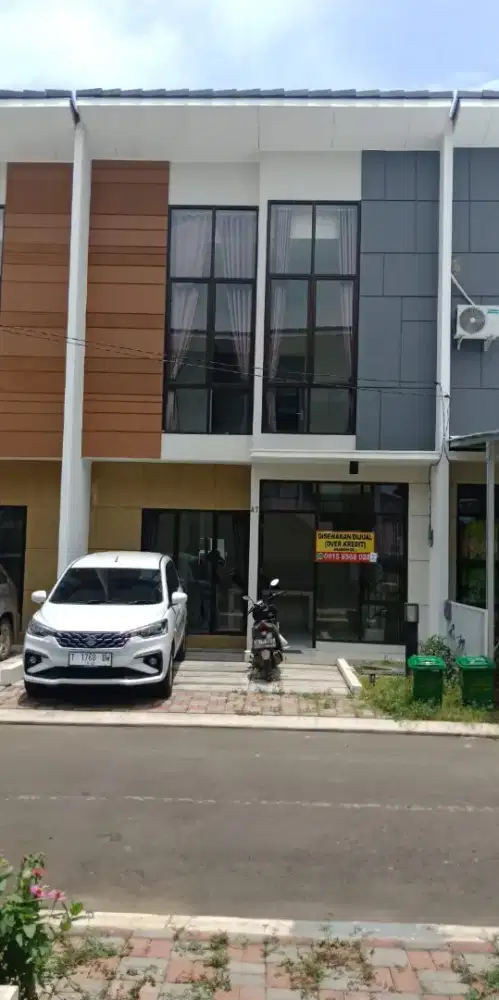 DISEWAKAN RUMAH 2 LANTAI PERTAHUN