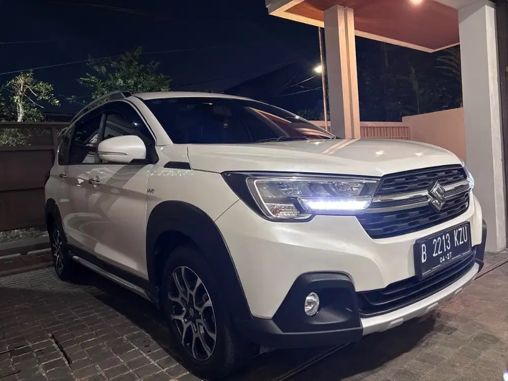 Suzuki XL7 Beta Tahun 2022 AT Putih, KM Rendah, & Pajak Panjang