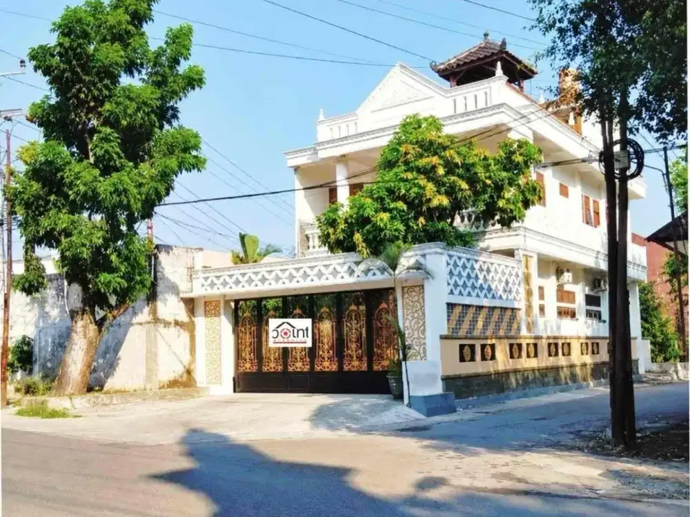 Rumah Mewah 3Lt Tengah Kota  Bagus Dekat GOR Manahan Solo Kota