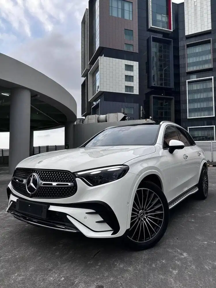 GLC 300 AMG Nik 2024 KM 8RB Gres Spt Baru Masi Full Warranty Free Serv