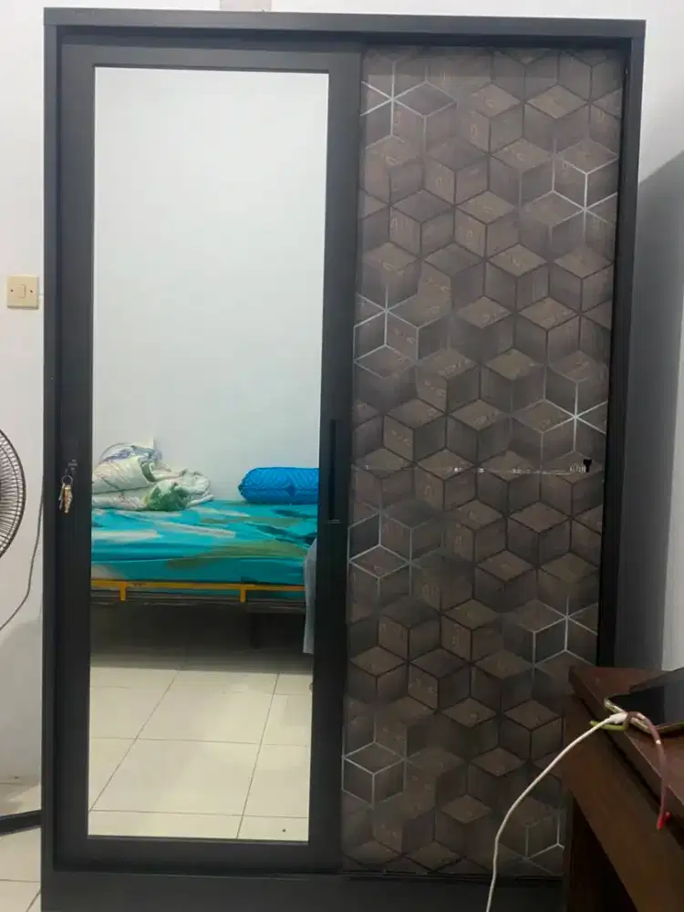 Lemari pakaian 2 pintu geser