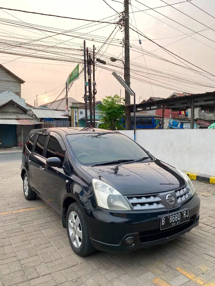 Nissan Grand livina XV 2009 AT