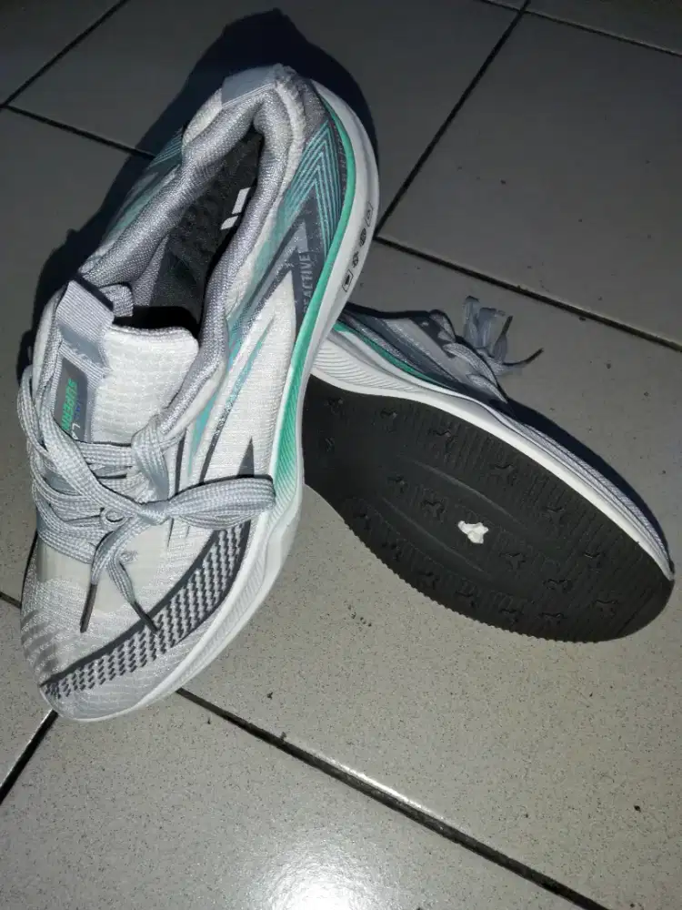 Sepatu running size 40 dan 42