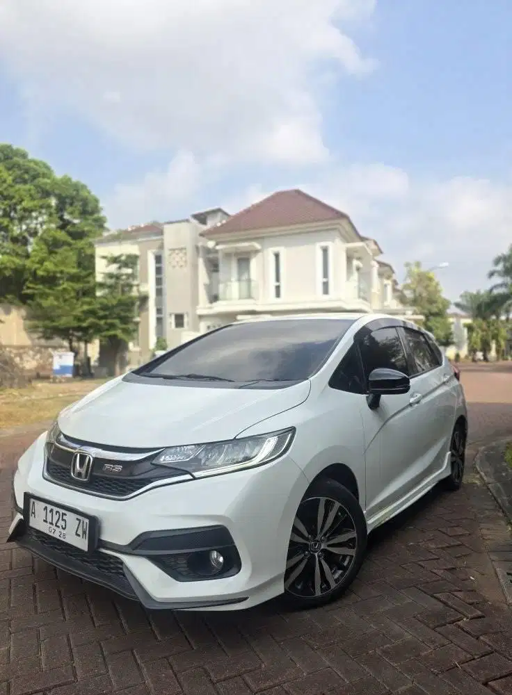 HONDA JAZZ RS CVT 2018