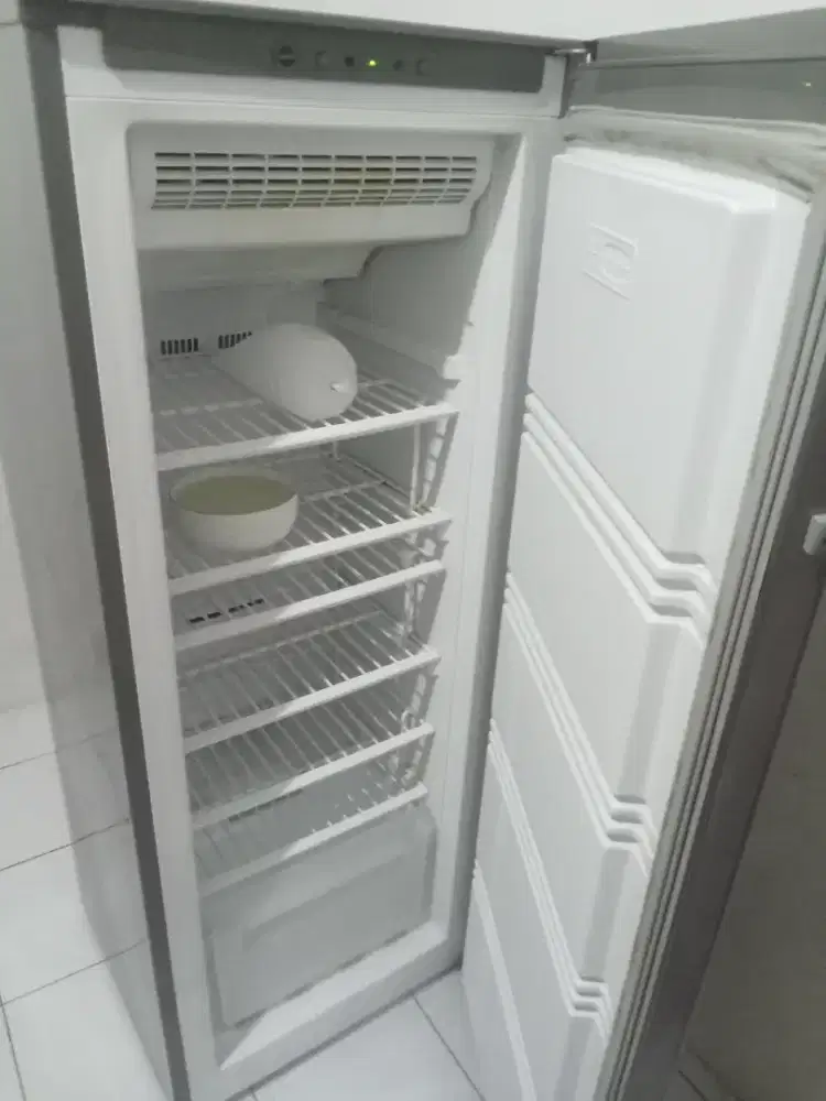 Freezer rak standing freezer