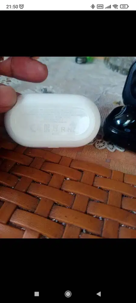 Galaxy buds live dan galaxy buds plus