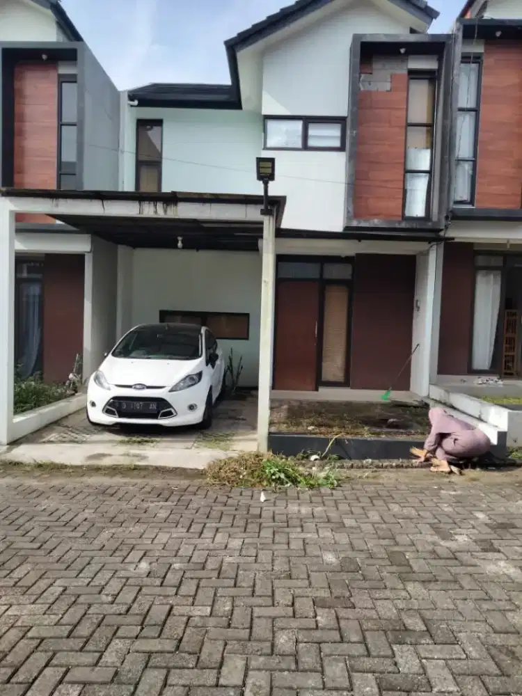 Jual rumah kompleks visita townhouse