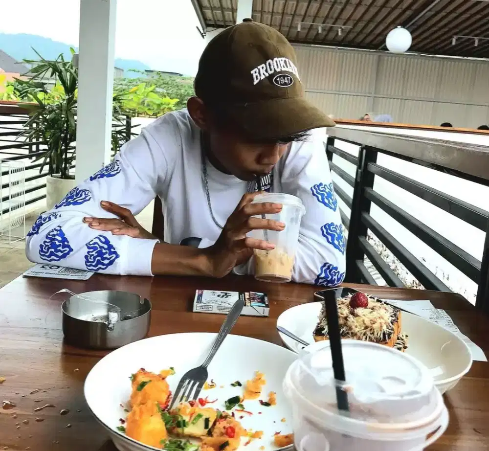 Barangkali ada lowongan nya buat saya