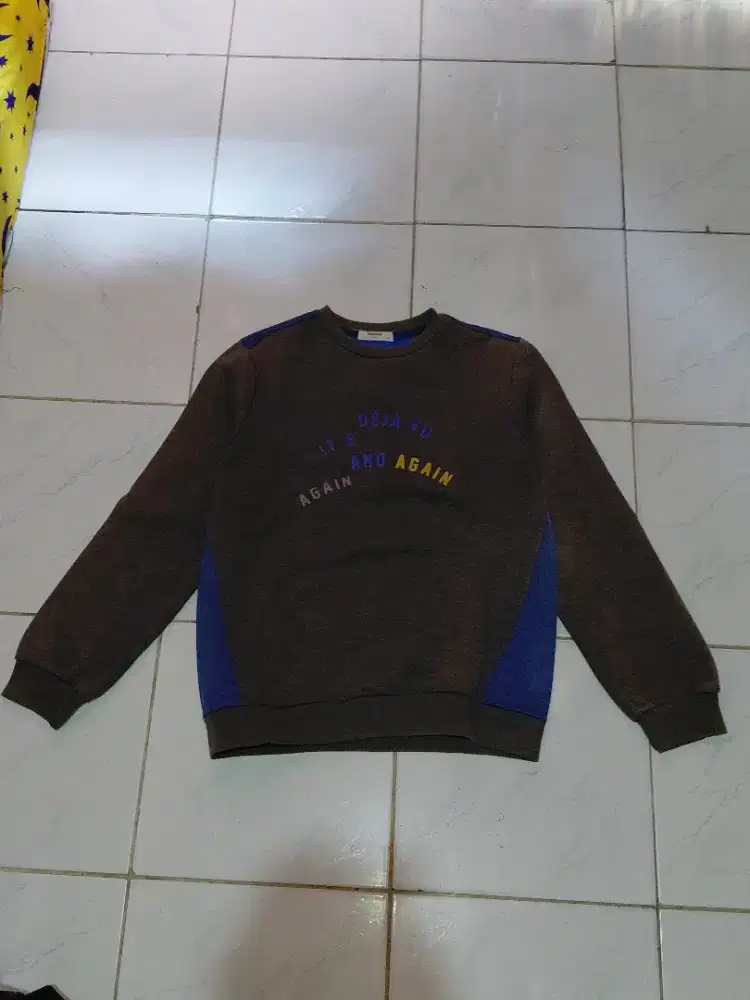 Crewneck Abu-Abu