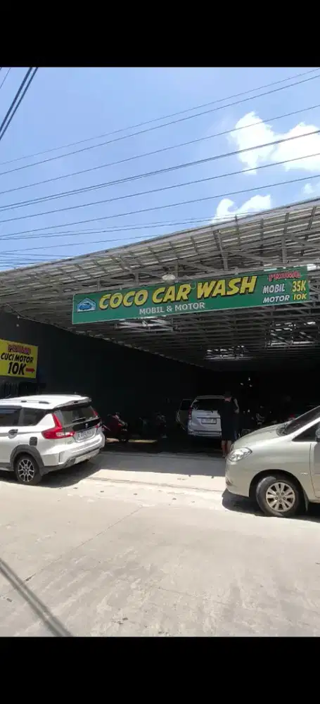 Pegawai Cuci Mobil dan Motor
