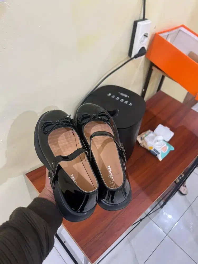 Orang.    Kaya.  Jual.   Muarah.  Aja