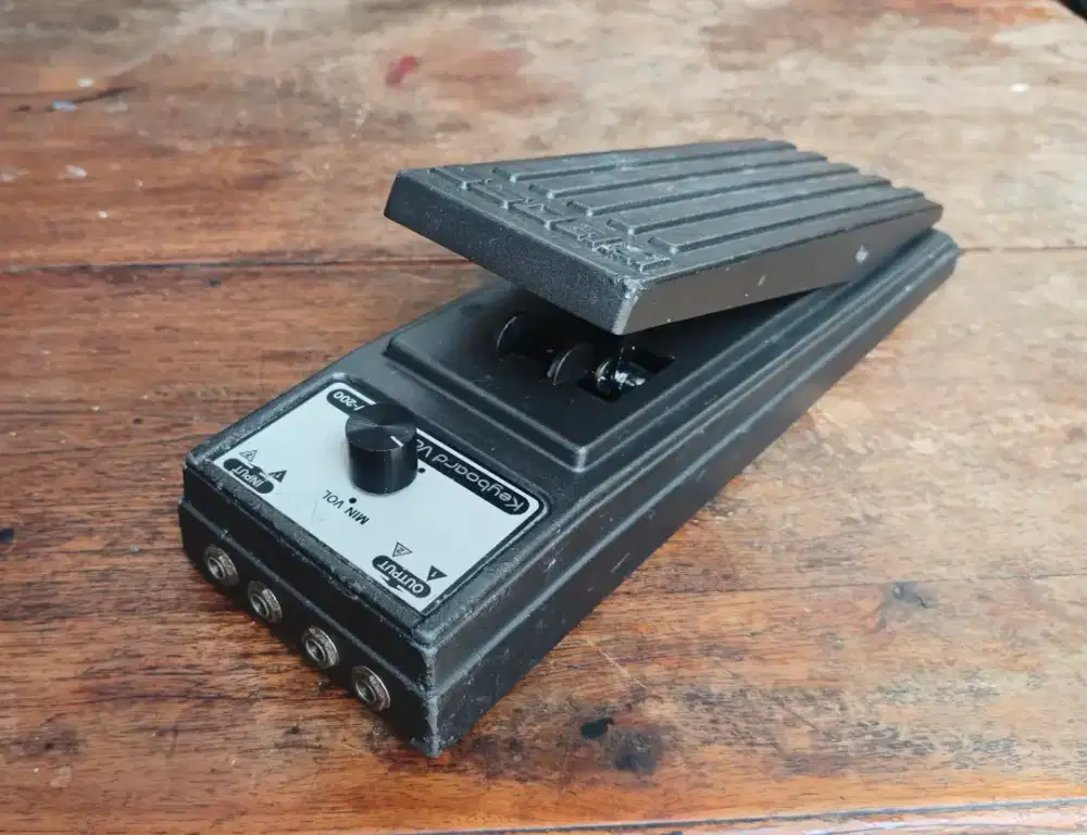 Boss Fv-200 expression volume pedal japan