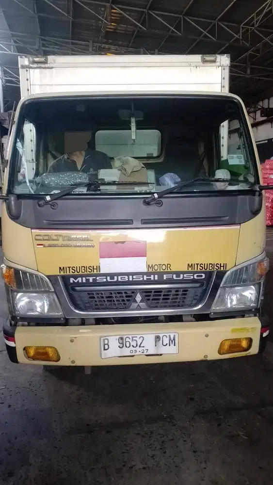 Mitsubishi Fuso Colt Diesel Box Mobil Barang