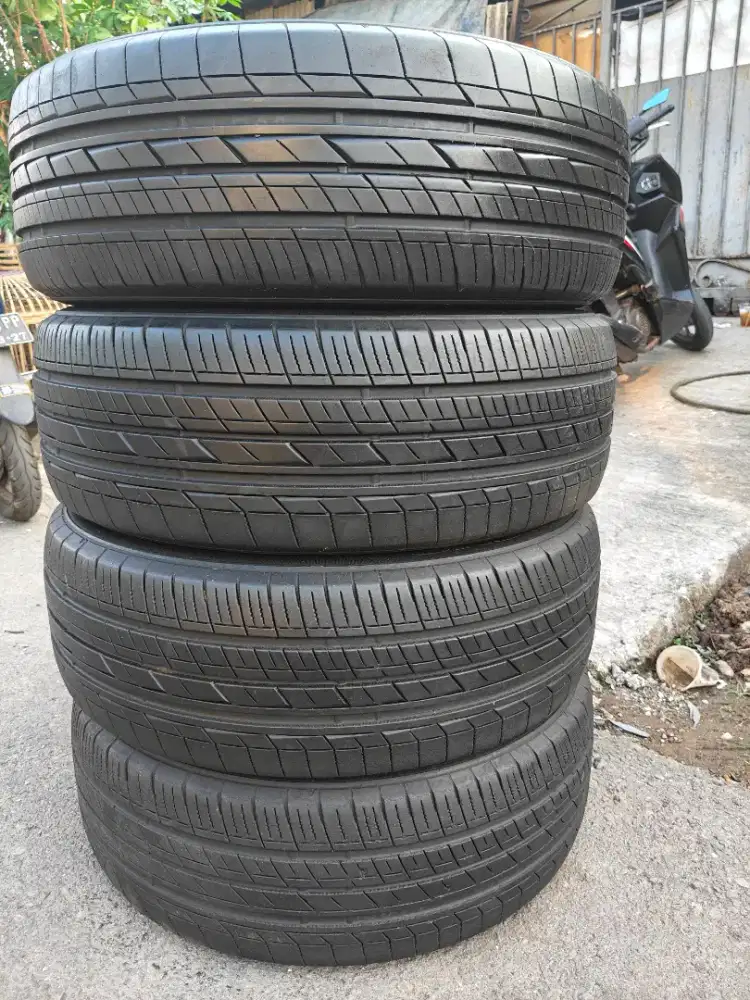 Jual ban copotan mrek Toyo tranphat LU11 ukuran 215 60 R17 kond 90% 4