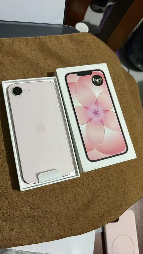 Iphone 17e 256gb soft pink, resmi iBox (like new)