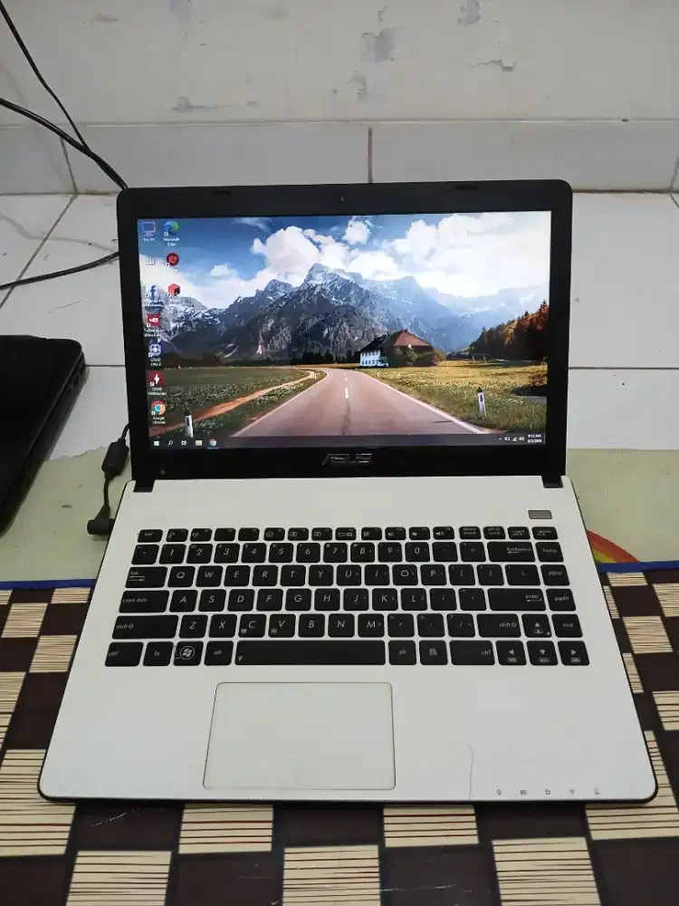 Laptop Asus X401U Body Slim ,Hdd 500Gb ,windows 10 /Kuliah/Kerja/Sekol