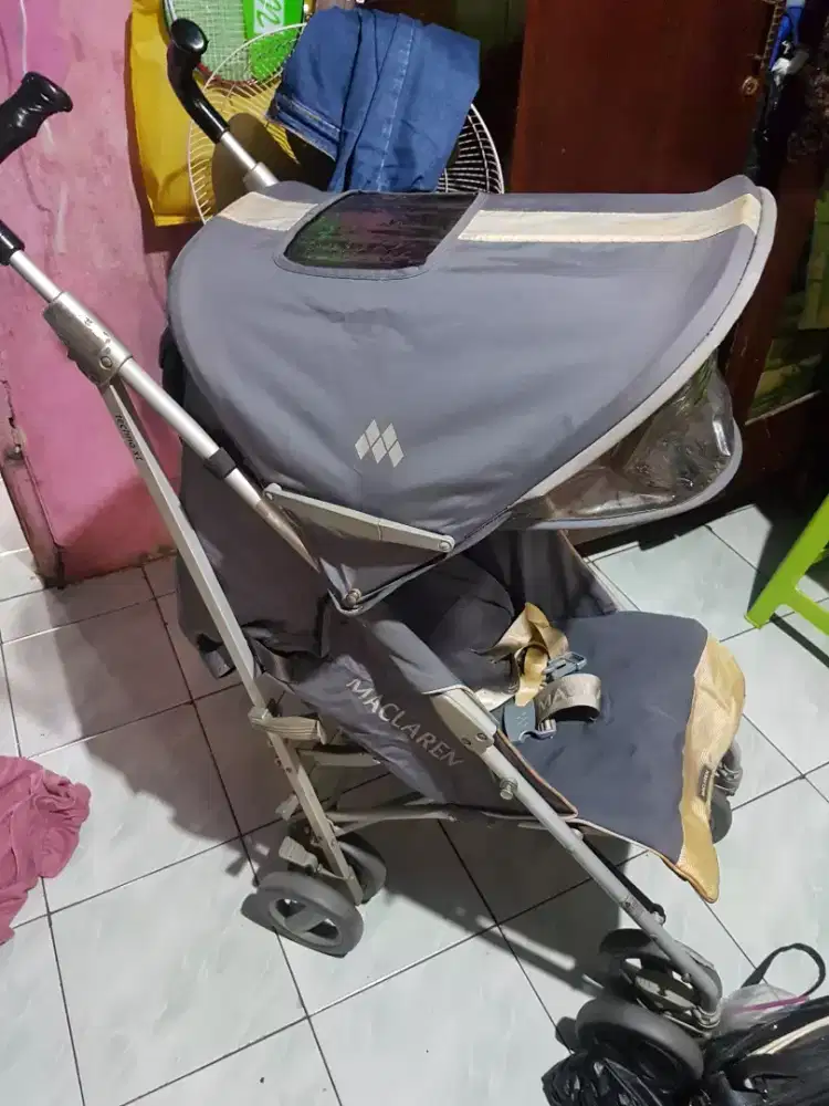 Jual cepat dorongan bayi bekas