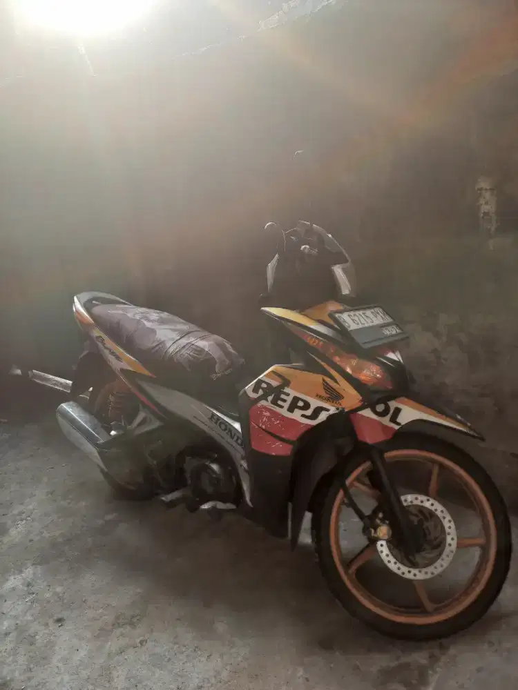 DI JUAL.. ,motor honda blade 125cc  warna orange hitam