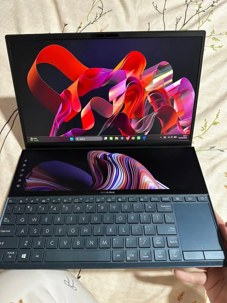 ASUS ZenBook Duo 2019 UX481FA i5 Gen 10 RAM 8GB SSD 512GB Dual Screen