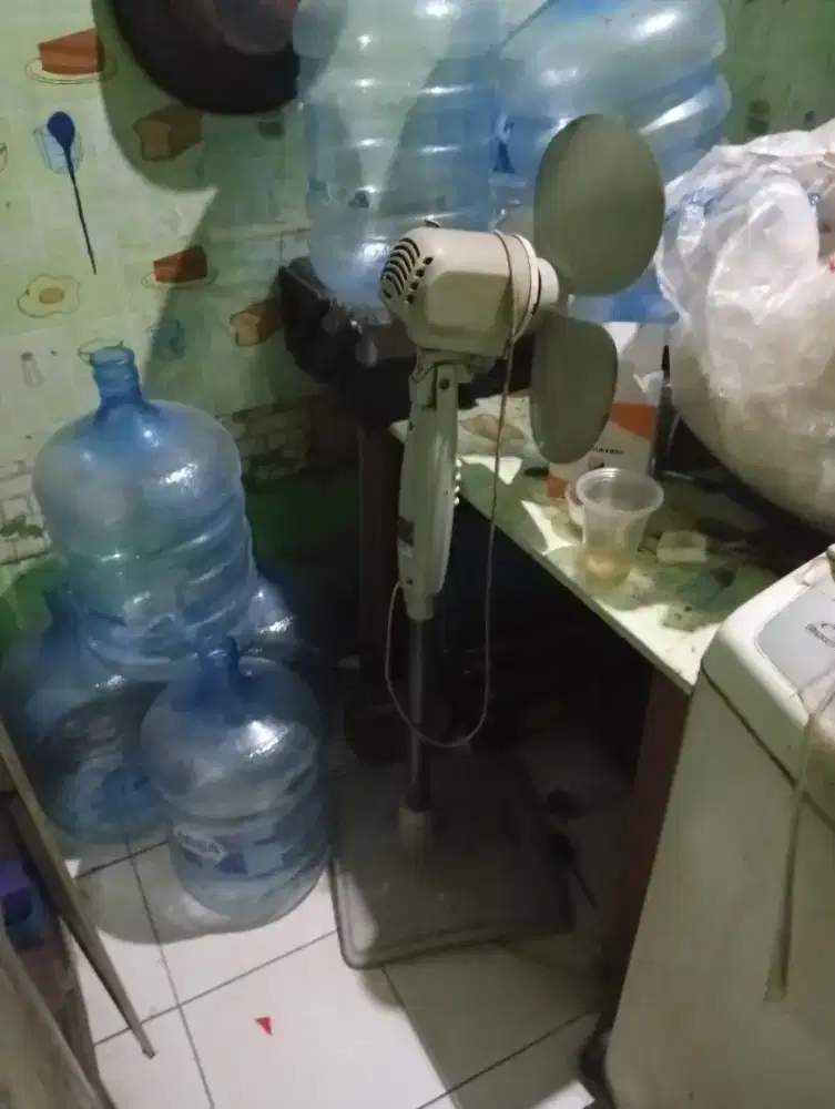Di galon Aqua . Murah