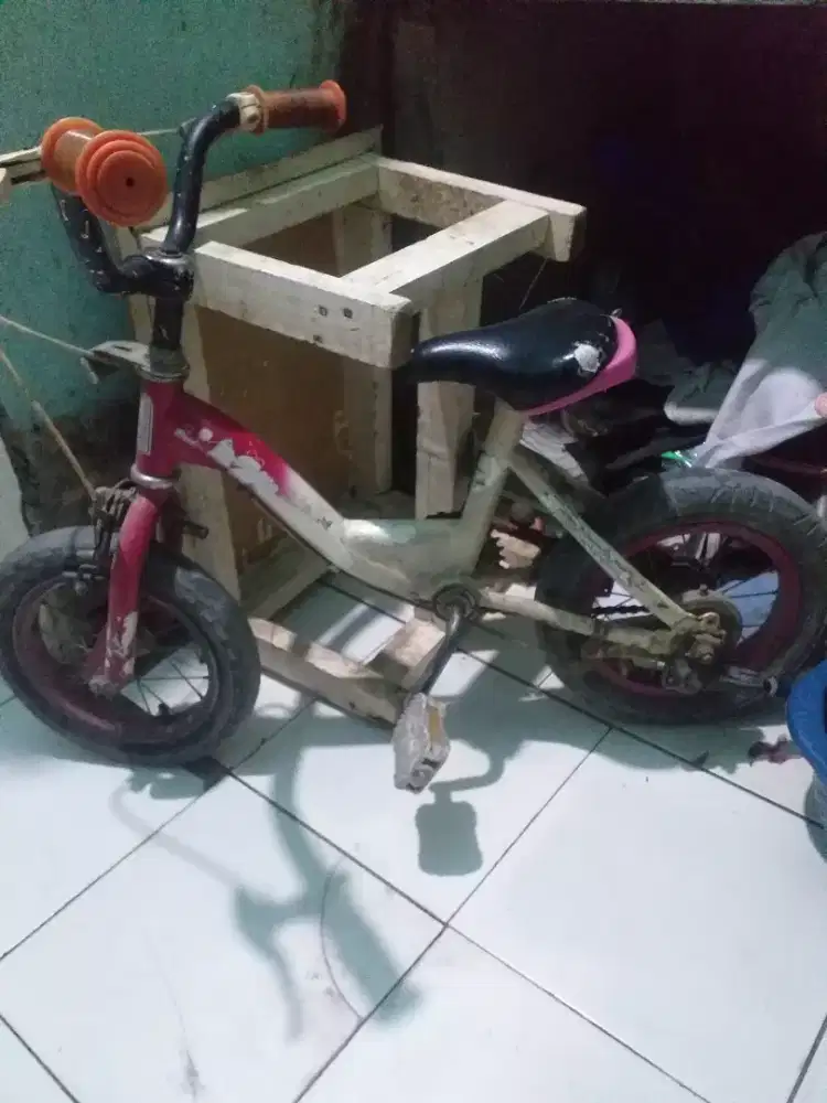 jual sepedah sama sepatu roda masih layak pakai