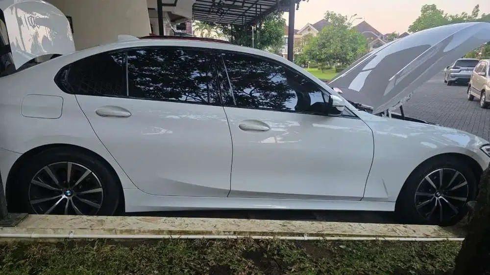 BMW 320i 2021 Bensin