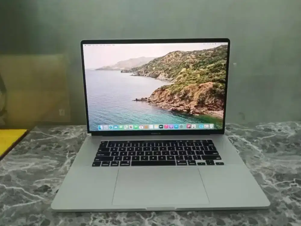 Macbook pro 2019 core i7 gen 9 retina touchbar 16 Inc