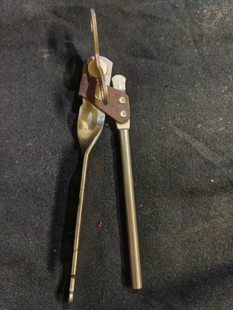 Alat pembuka kaleng dan botol vintage squire & sons