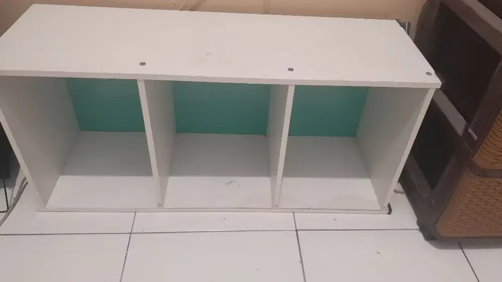 Dijual Lemari Kayu Putih