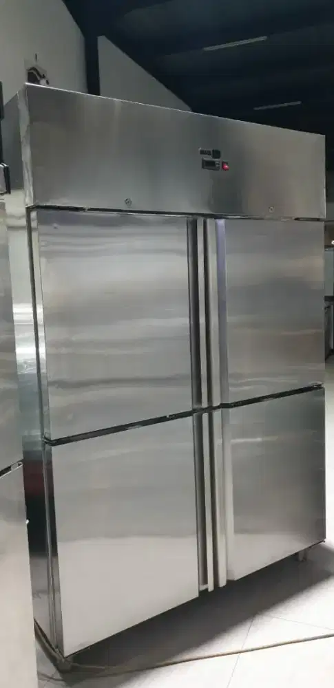 Upright Chiller 4 Door / Upright Chiller 4 pintu Master Cool