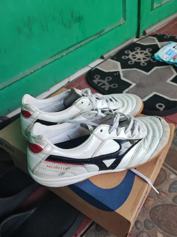 Sepatu futsal mizuno morelia