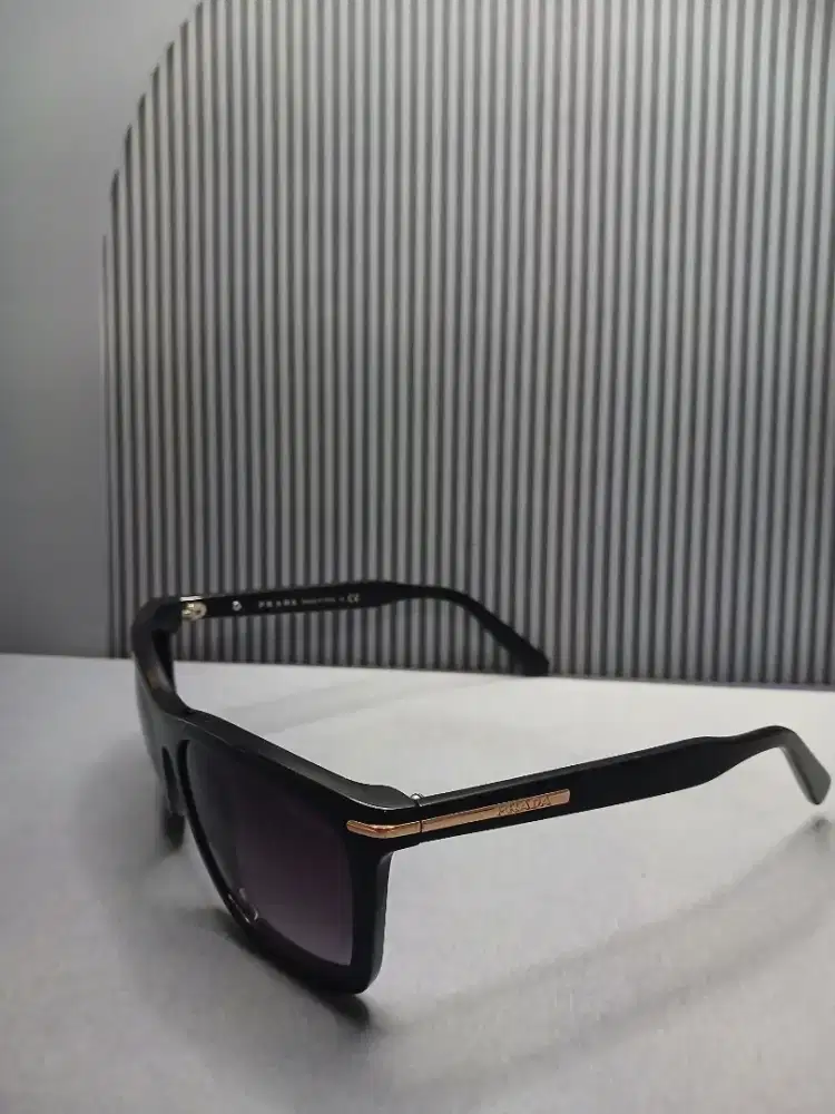 Prada sunglasess original
