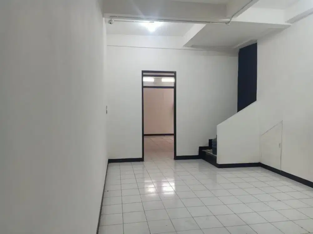 Ruko 2 Lantai Strategis Siap Pakai di Taman Kopo Indah 2