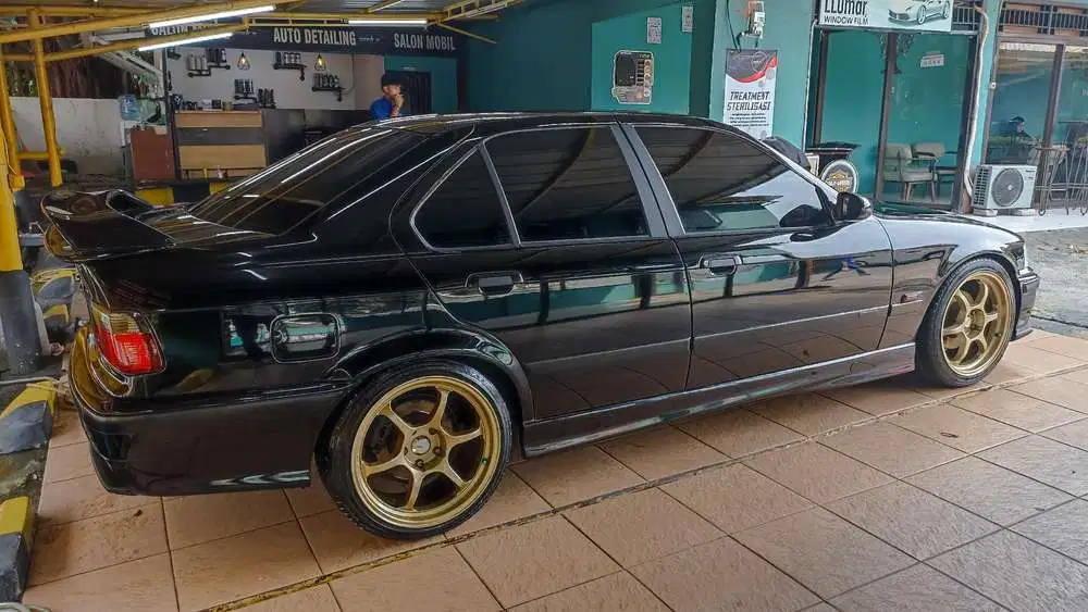 BMW 323i 1996 Bensin