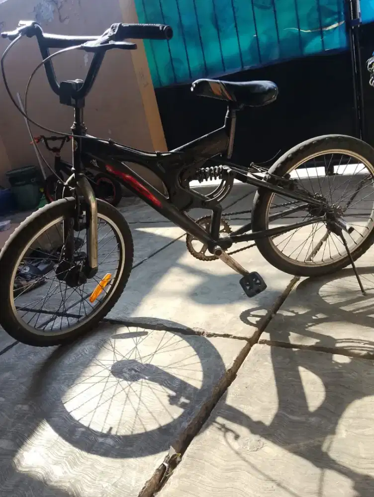 Sepeda full suspension BMX