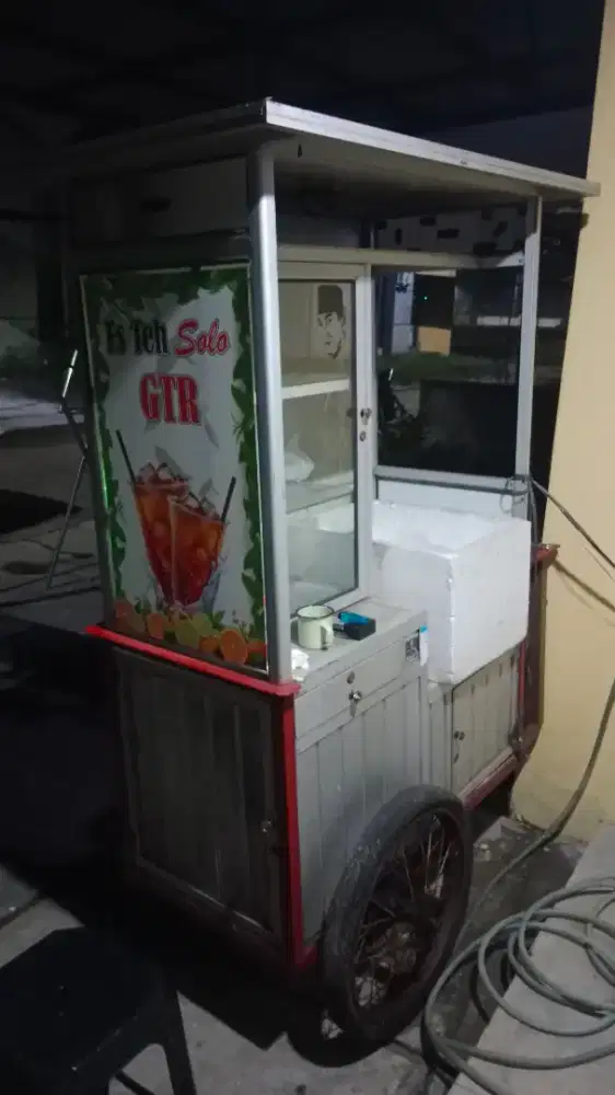 Loker ( jualan gorengan)